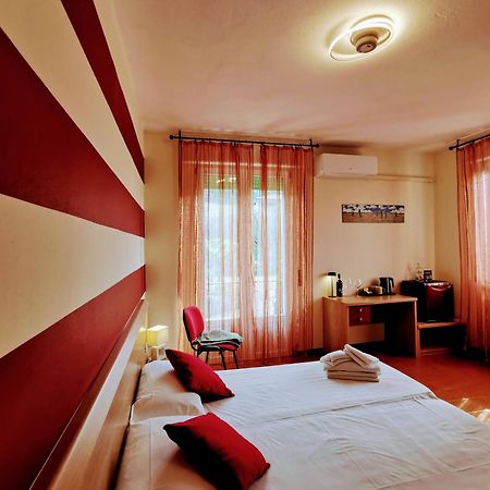 Ristorante Le Rasole Hotel Garda  Bagian luar foto